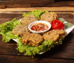 Chả cá nhạc chiên chấm mắm tỏi ngon khó cưỡng