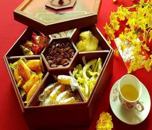 Chất liệu gỗ mang đến vẻ đẹp chắc chắn, sang trọng cho tổng thể bàn trà